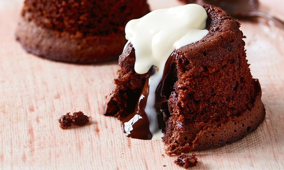 Fondant czekoladowy z białą czekoladą i migdałem