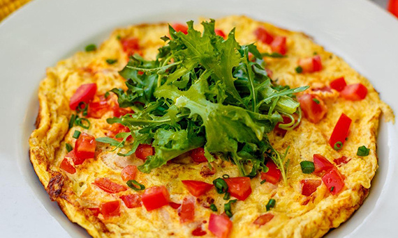 Omlet z rukolą (przepis bezglutenowy)