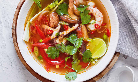 Tajska zupa Tom Yum z krewetkami