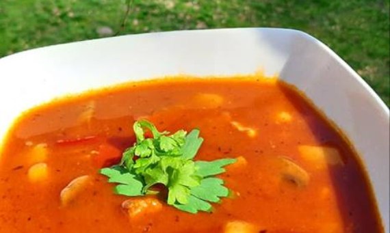 Zupa gulaszowa po węgiersku