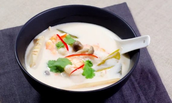 Zupa Tom Kha Gai z krewetkami