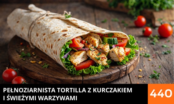 Pełnoziarnista tortilla z kurczakiem i świeżymi warzywami