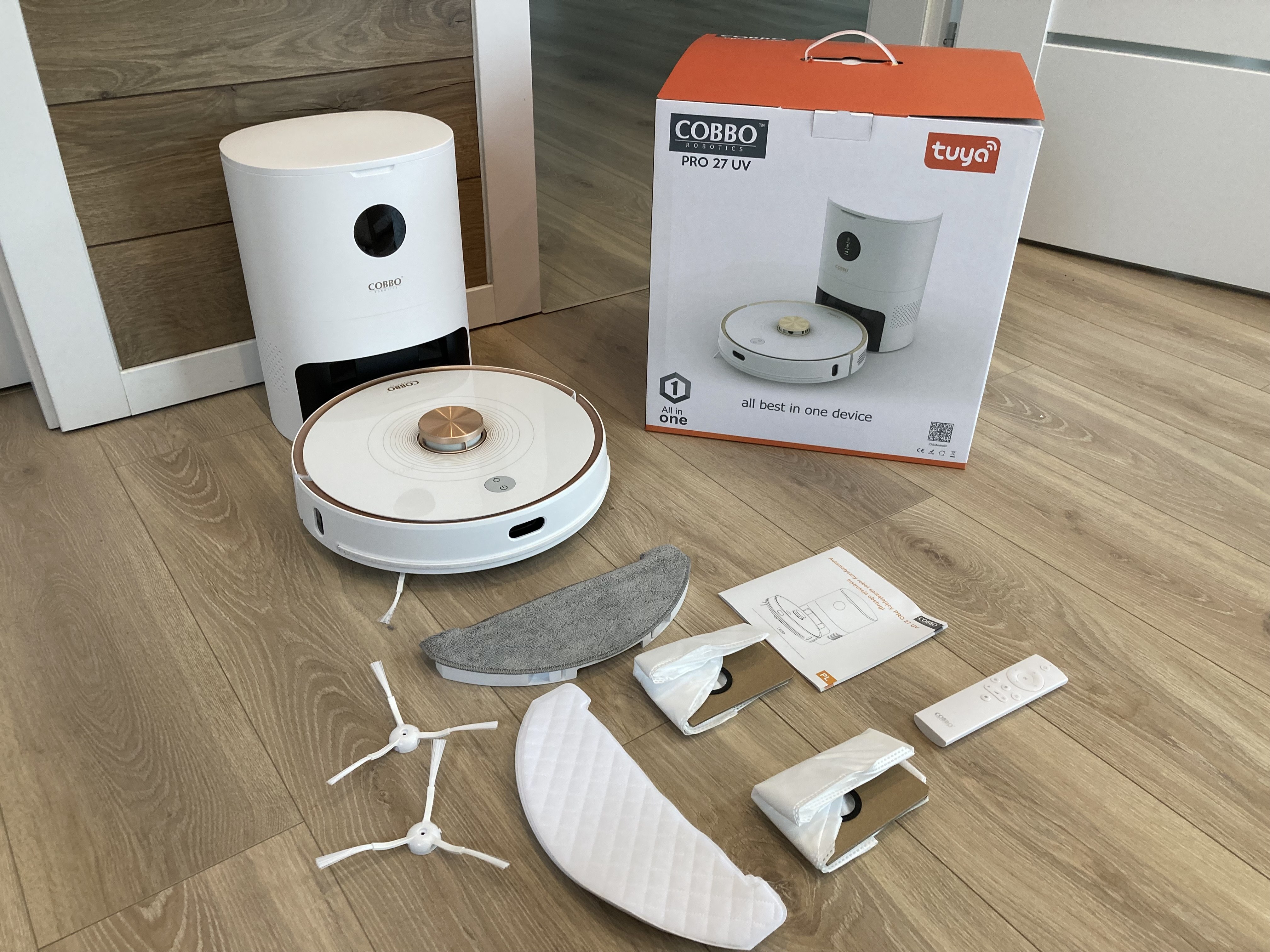 zestaw z automatycznym robotem sprzątającym COBBO